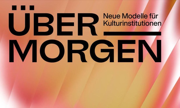 Grafik mit gelbrosa Hintergrund. 
Schrift: 
Neue Modelle für Kulturinstitutionen. Übermorgen